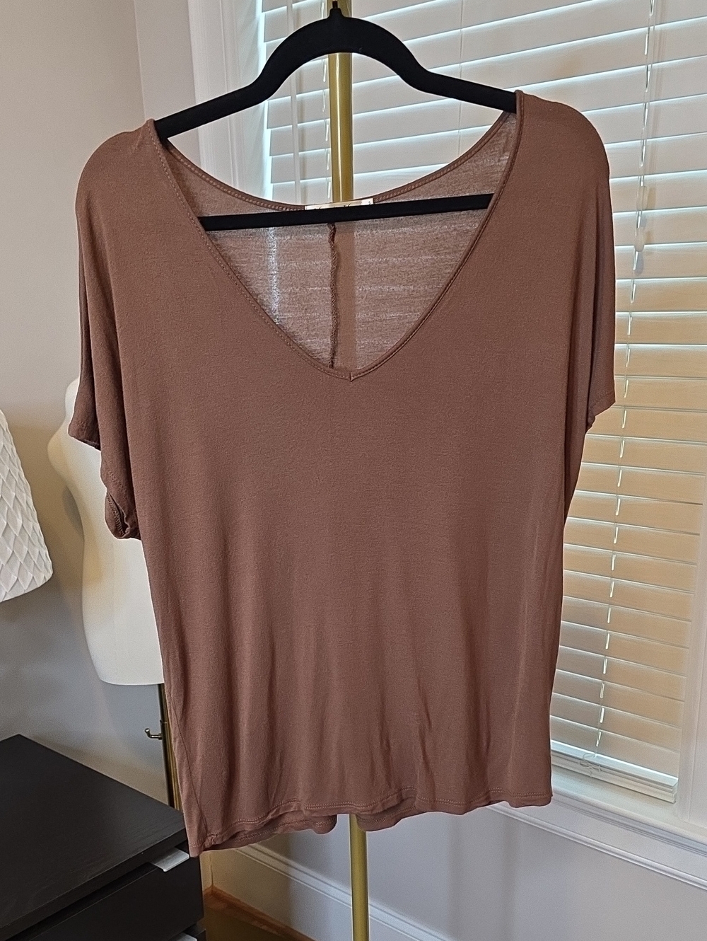Heart Hips Women's Brown V-Neck Short Sleeve Top